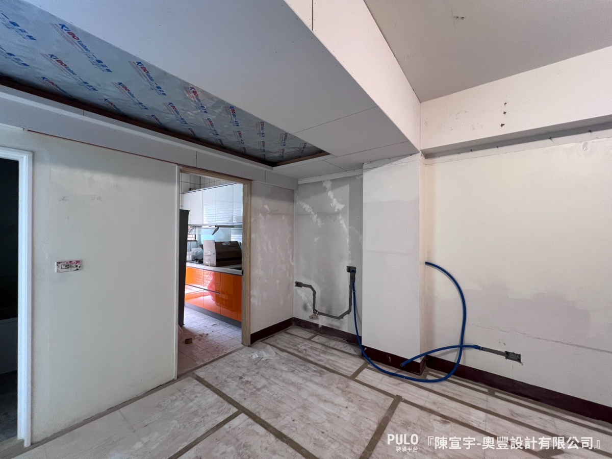 新竹竹北室內設計開箱,24坪中古屋翻修簡約風三房宅。奧豐設計有限公司作品 - PULO裝潢平台 屋主在找竹北室內設計時,希望找到一位能遇到懂得抓預算、也擅長空間規劃的設計師,讓家裡變成簡單、清爽又實用的生活空間。奧豐設計有限公司作品 - PULO裝潢平台