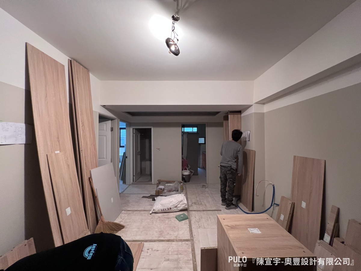 新竹竹北室內設計開箱,24坪中古屋翻修簡約風三房宅。奧豐設計有限公司作品 - PULO裝潢平台 屋主在找竹北室內設計時,希望找到一位能遇到懂得抓預算、也擅長空間規劃的設計師,讓家裡變成簡單、清爽又實用的生活空間。奧豐設計有限公司作品 - PULO裝潢平台