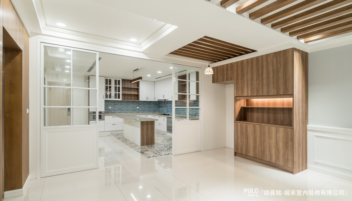 格柵尺寸建議寬度抓約90–120公分，高度可以直頂到天花版。木條間距約2–3公分，間距若抓太寬，遮蔽效果會明顯降低。-揚承室內裝修有限公司格柵設計 - PULO裝潢平台