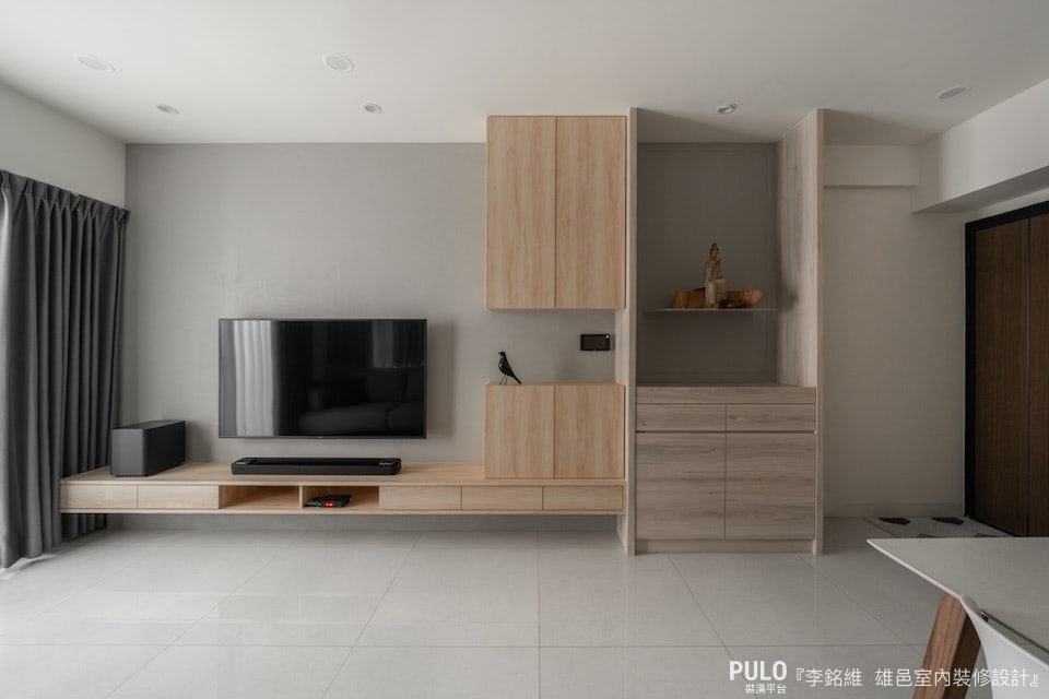 電視櫃甚至也能延伸作為和室的樓梯、窗邊的臥榻。雄邑室內裝修設計電視櫃作品- PULO裝潢平台