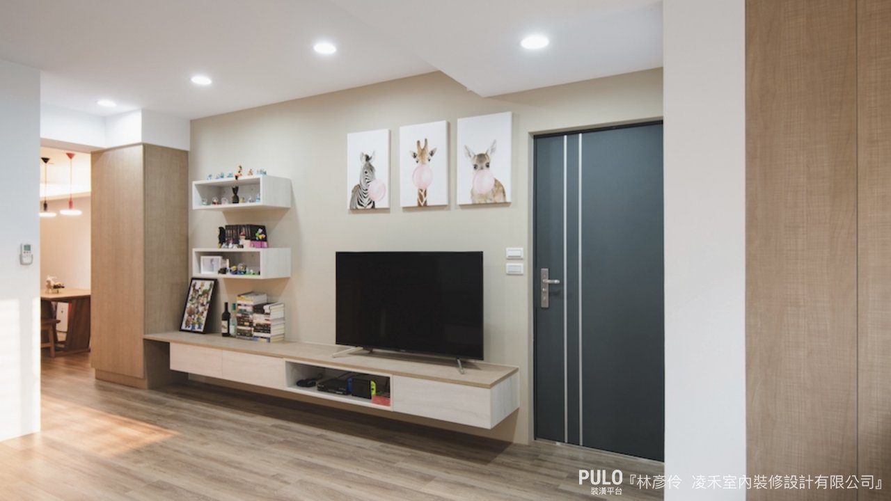 電視櫃甚至也能延伸作為和室的樓梯、窗邊的臥榻。凌禾室內裝修設計有限公司電視櫃作品- PULO裝潢平台