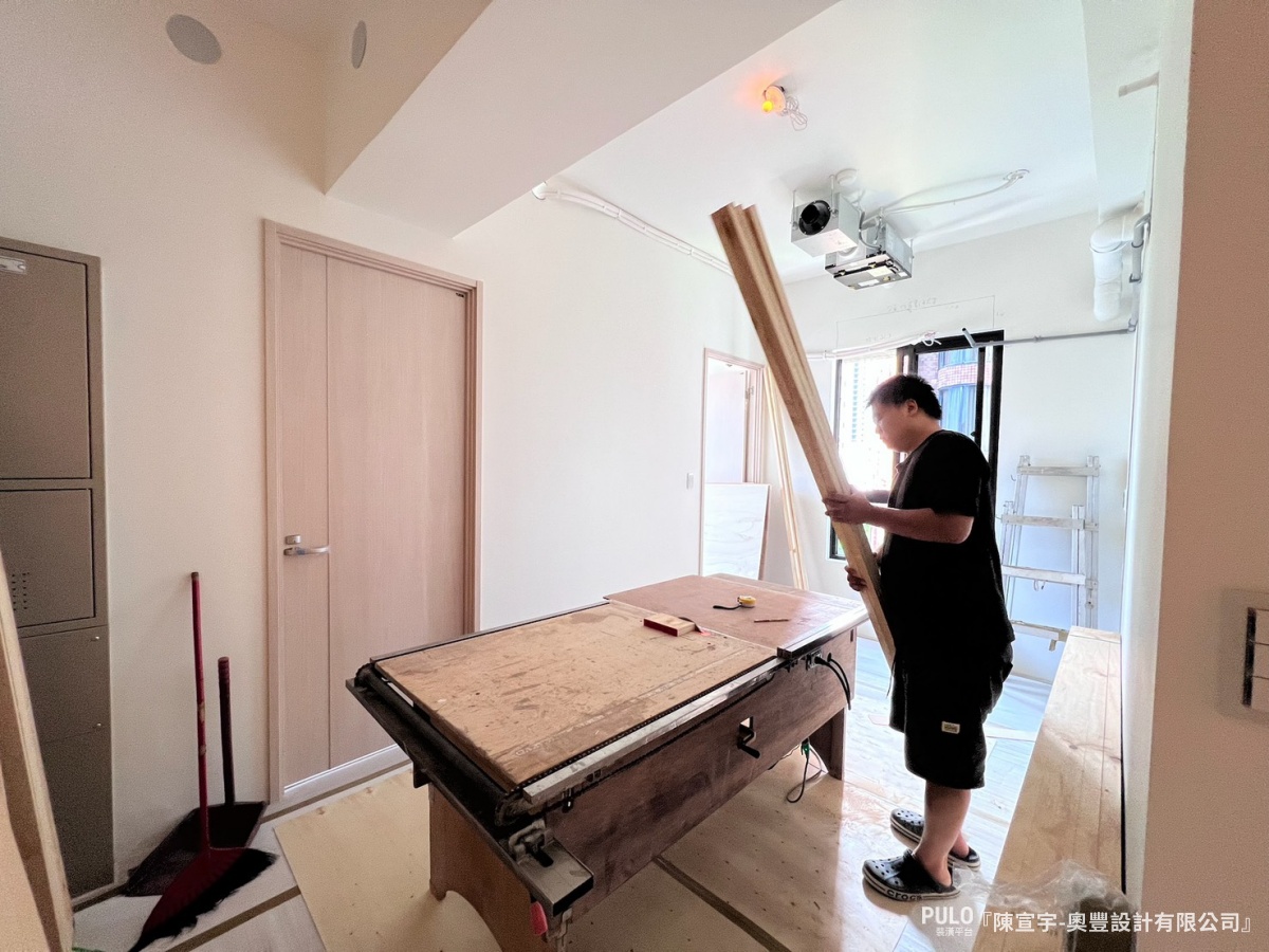 奧豐設計有限公司木作天花板作品 - PULO裝潢平台 木作天花板這樣做:用「圓弧包樑」化解管線外露,小宅輕裝潢必看 - 奧豐設計有限公司木作天花板作品 - PULO裝潢平台