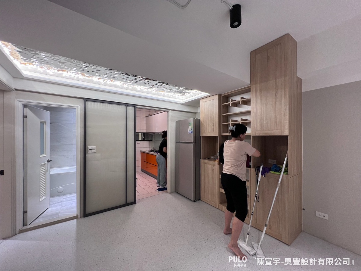 新竹竹北室內設計開箱,24坪中古屋翻修簡約風三房宅。奧豐設計有限公司作品 - PULO裝潢平台 屋主在找竹北室內設計時,希望找到一位能遇到懂得抓預算、也擅長空間規劃的設計師,讓家裡變成簡單、清爽又實用的生活空間。奧豐設計有限公司作品 - PULO裝潢平台