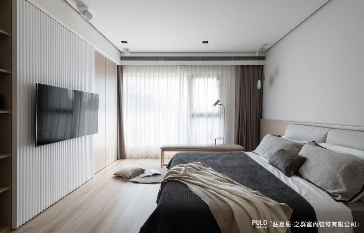 格柵尺寸建議寬度抓約90–120公分，高度可以直頂到天花版。木條間距約2–3公分，間距若抓太寬，遮蔽效果會明顯降低。-之群室內裝修有限公司格柵設計 - PULO裝潢平台