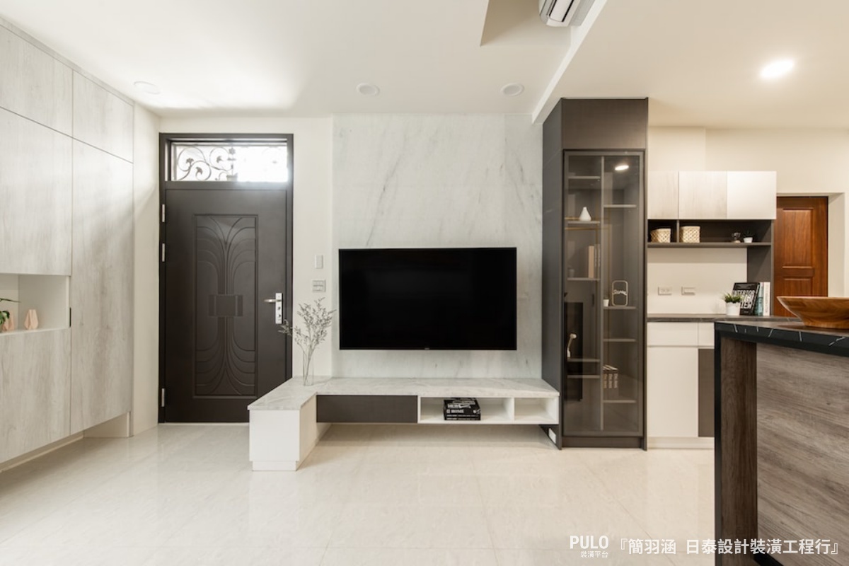 電視櫃甚至也能延伸作為和室的樓梯、窗邊的臥榻。日泰設計裝潢工程行電視櫃作品- PULO裝潢平台