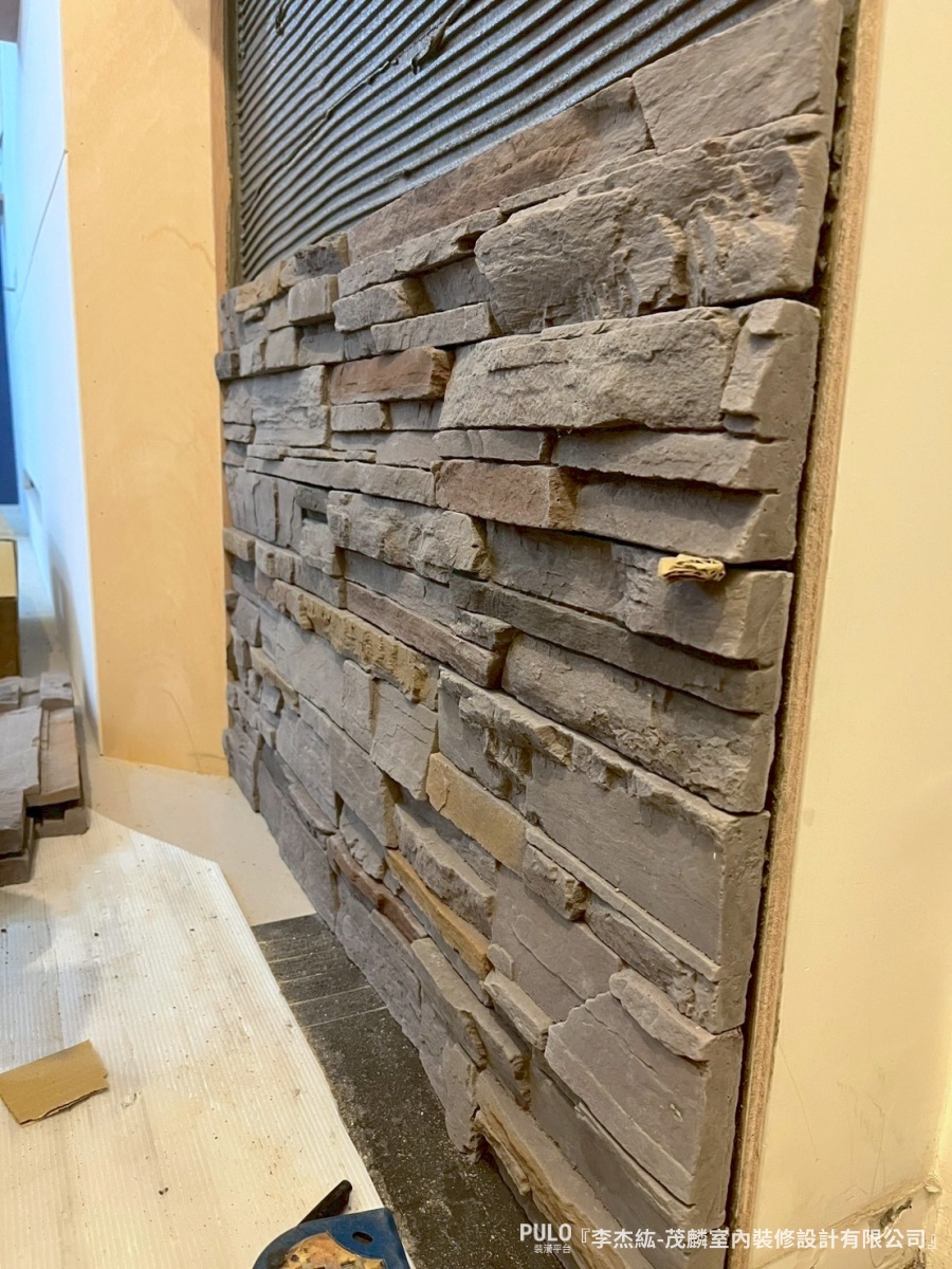 這場台北老屋翻新完工後最明顯的改變，是整間房子的色彩配置。茂麟室內裝修設計有限公司作品 - PULO裝潢平台