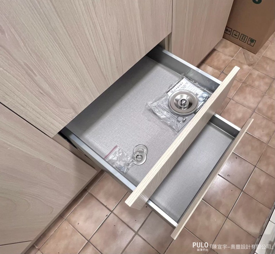 一字型廚房全攻略：從動線尺寸到電器收納，打造高效率的下廚空間-奧豐設計有限公司一字型廚房設計 - PULO裝潢平台