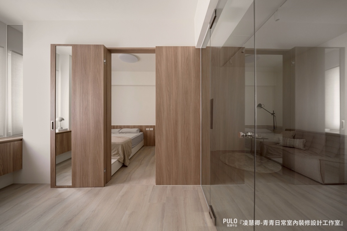 這次要分享的案例，是一間屋齡近 40 年、實際只有 14.3 坪的台中中古屋，在設計師的巧思下，不只改善了採光與動線，也讓原本對裝潢毫無頭緒的屋主，真正住進了自己理想中的生活樣貌。-青青日常室內裝修設計工作室台中室內設計作品 - PULO裝潢平台