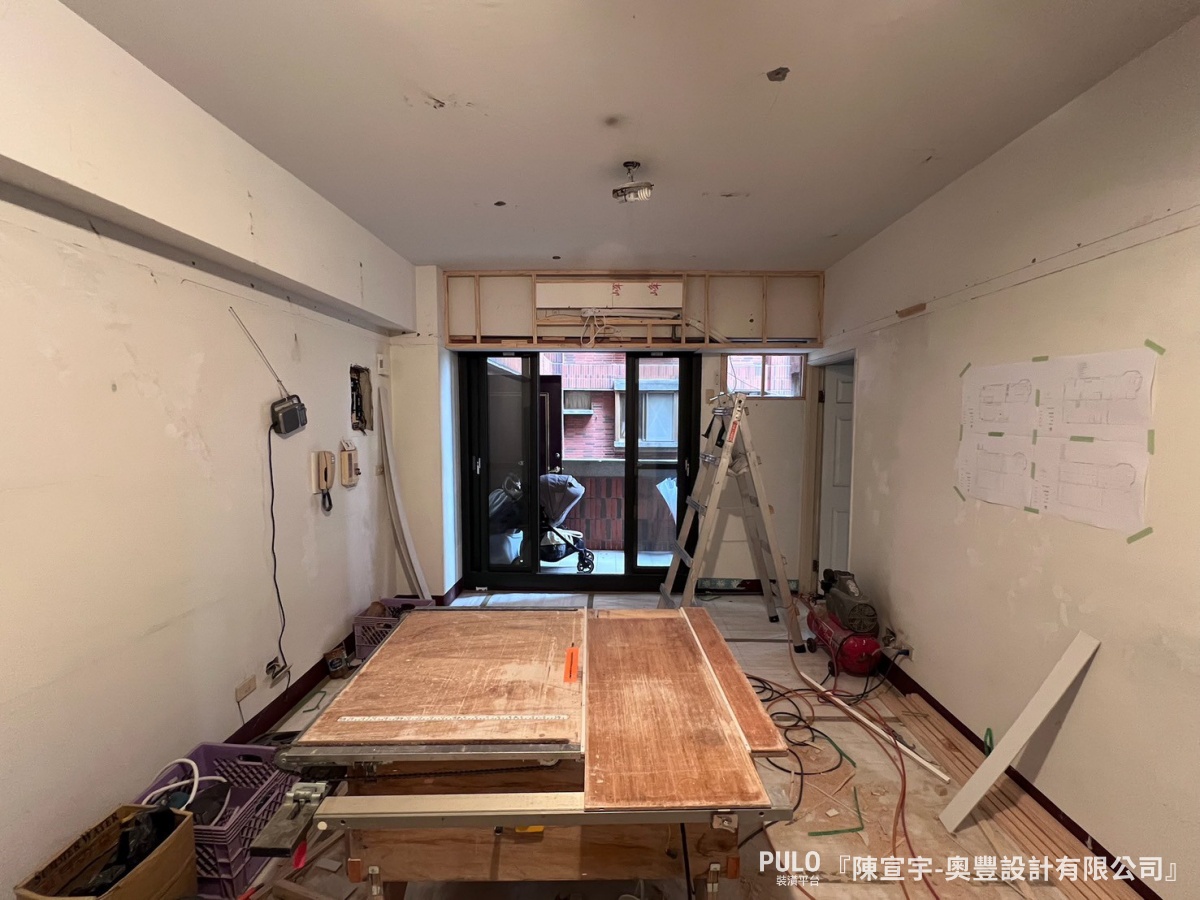新竹竹北室內設計開箱,24坪中古屋翻修簡約風三房宅。奧豐設計有限公司作品 - PULO裝潢平台 屋主在找竹北室內設計時,希望找到一位能遇到懂得抓預算、也擅長空間規劃的設計師,讓家裡變成簡單、清爽又實用的生活空間。奧豐設計有限公司作品 - PULO裝潢平台