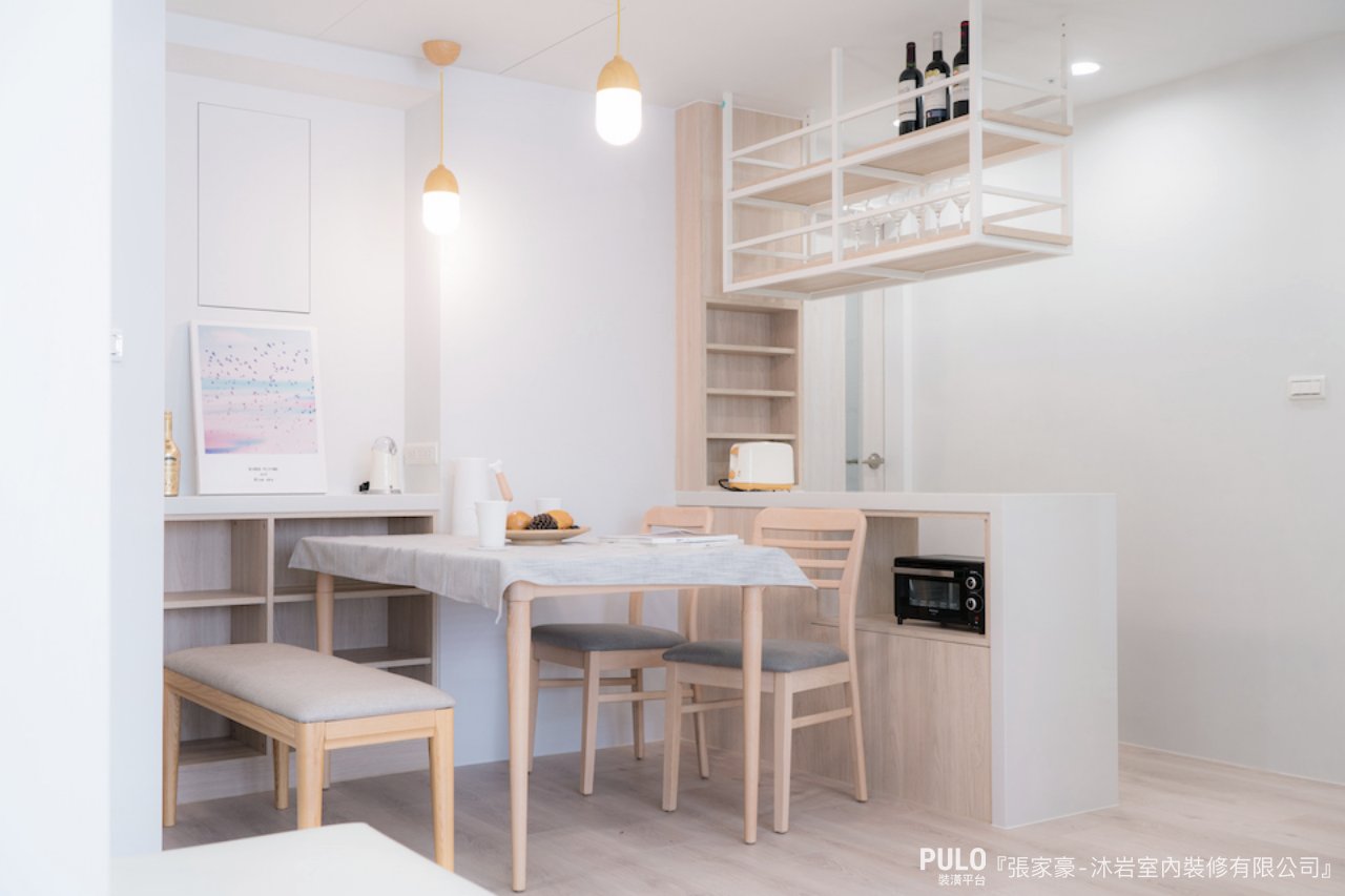 建議可以將櫥下的空間轉向，讓收納可以從不同的方向取用，大幅增加了使用的效益！沐岩室內裝修有限公司廚房設計- PULO裝潢平台