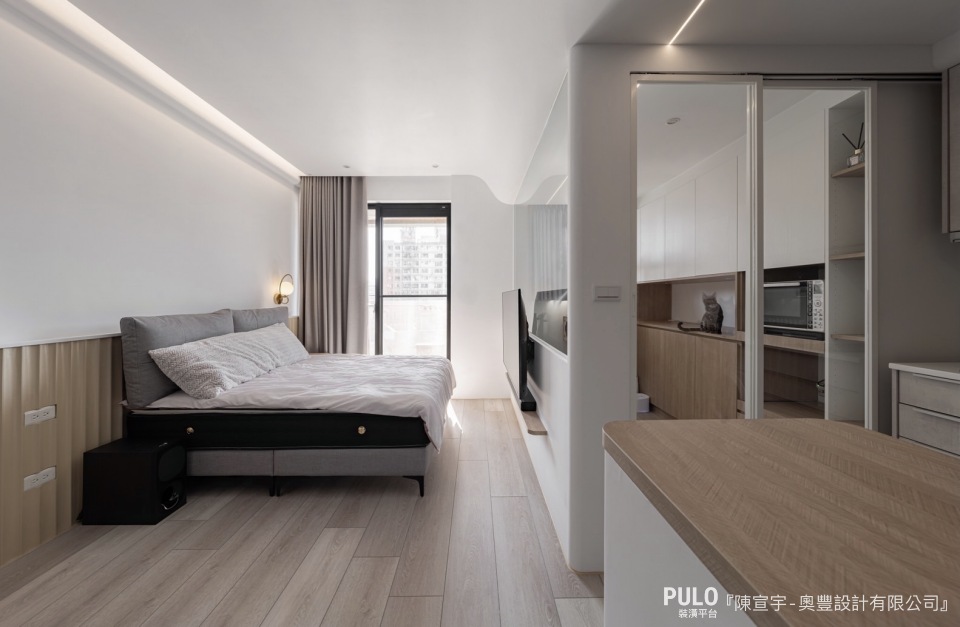 這類木質、無印風的臥室設計可以讓空間變得溫潤和舒適，風格主要以木材或木紋為元素，展現出自然、樸實的氛圍。奧豐設計有限公司房間設計 - PULO裝潢平台