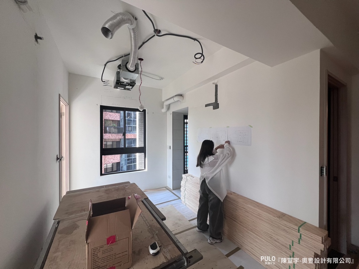 奧豐設計有限公司木作天花板作品 - PULO裝潢平台 木作天花板這樣做:用「圓弧包樑」化解管線外露,小宅輕裝潢必看 - 奧豐設計有限公司木作天花板作品 - PULO裝潢平台