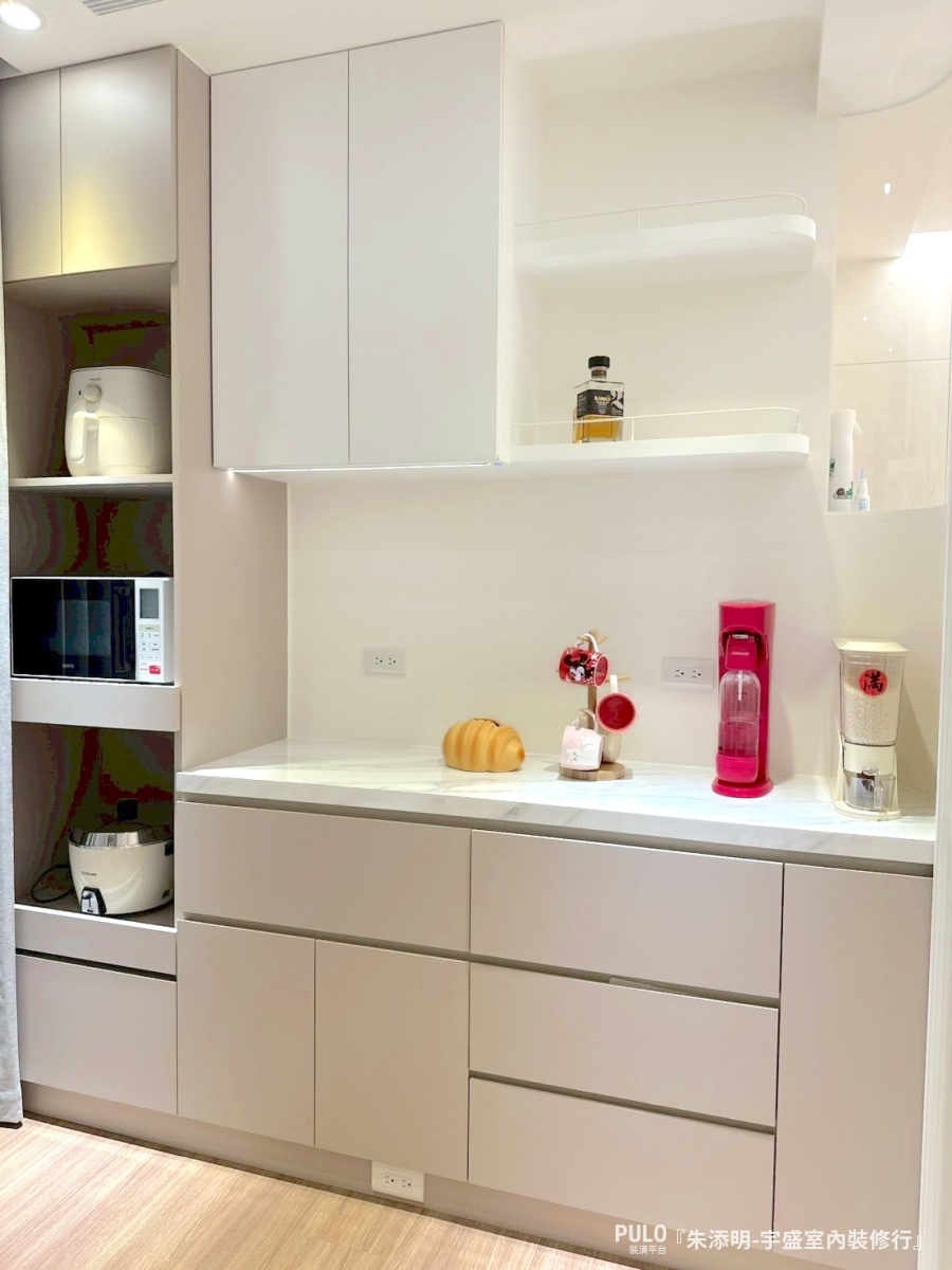 樂土也能刷出鄉居色？桃園室內設計開箱：小冰柱玻璃引光、打造奶油風質感，翻轉20坪暗廳格局-宇盛室內裝修行桃園室內設計 - PULO裝潢平台