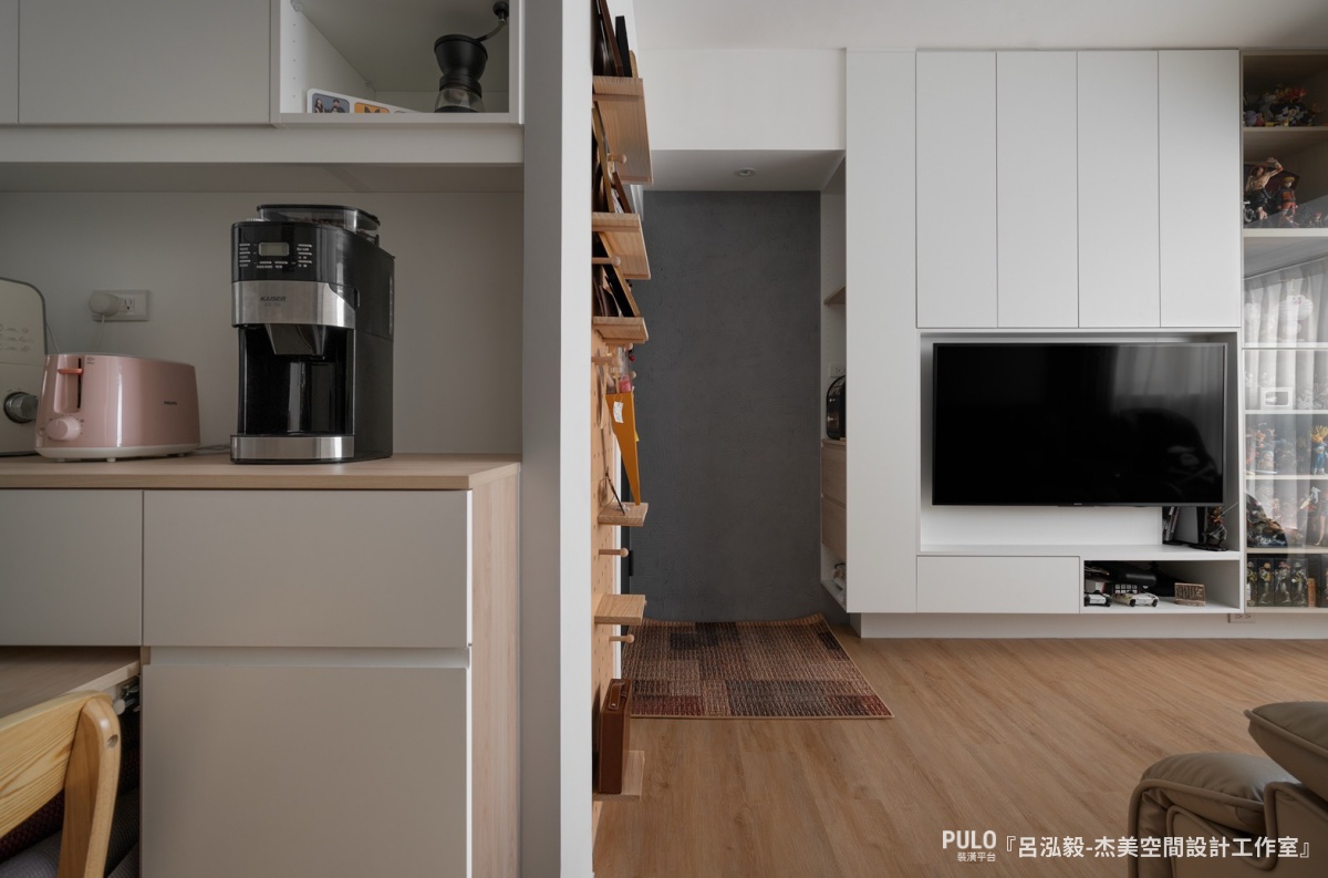 杰美空間設計工作室台北老屋翻新作品 - PULO裝潢平台 台北老屋翻新:一家三口的日常,有黑寶的陪伴,也有一起累積的收藏 - 杰美空間設計工作室台北老屋翻新作品 - PULO裝潢平台
