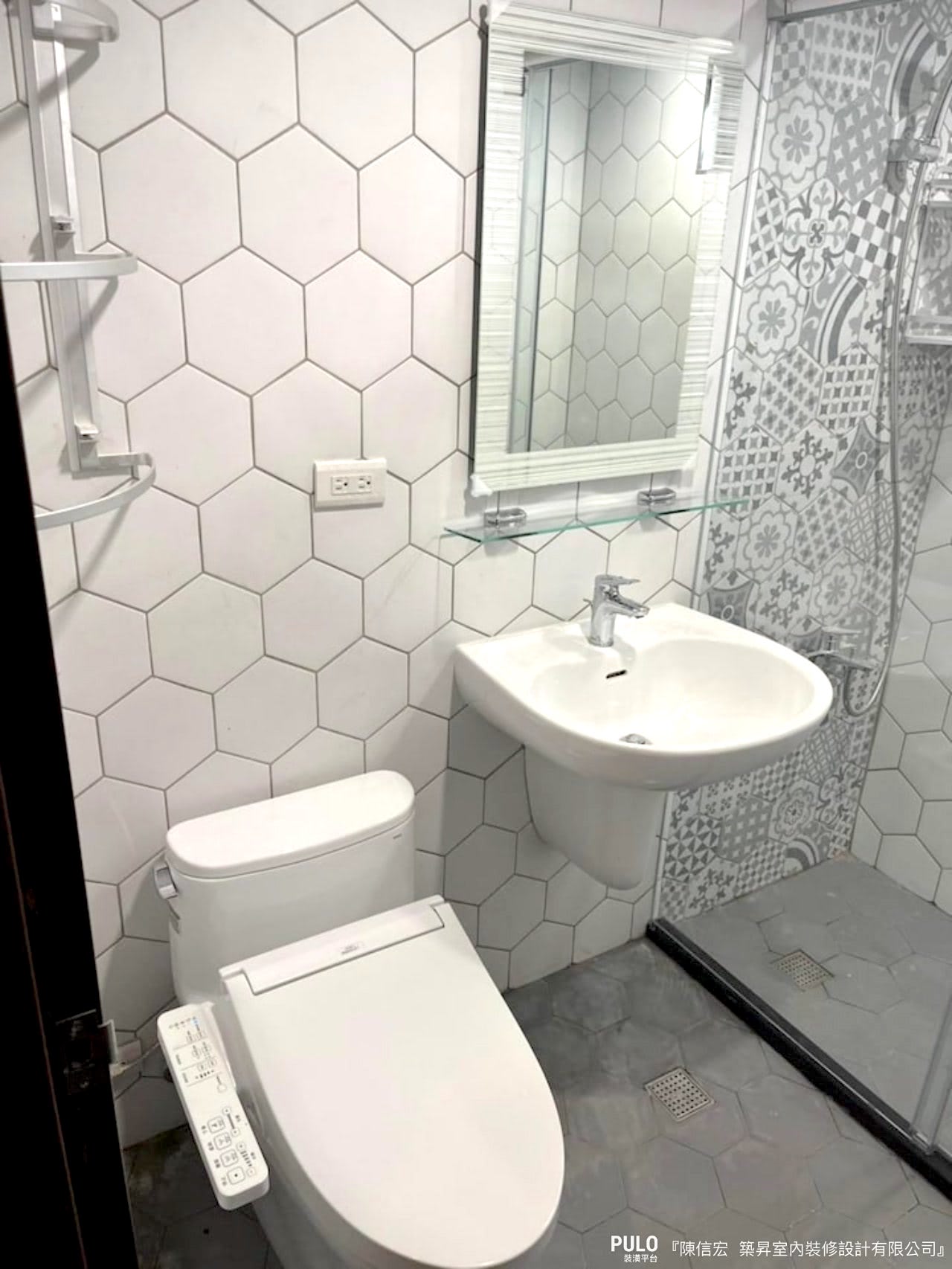 從方形到六角形，花磚的運用不僅出現在玄關地面，在浴室中的設計也能帶來許多不同的風格及樂趣！築昇室內裝修設計有限公司作品- PULO裝潢平台