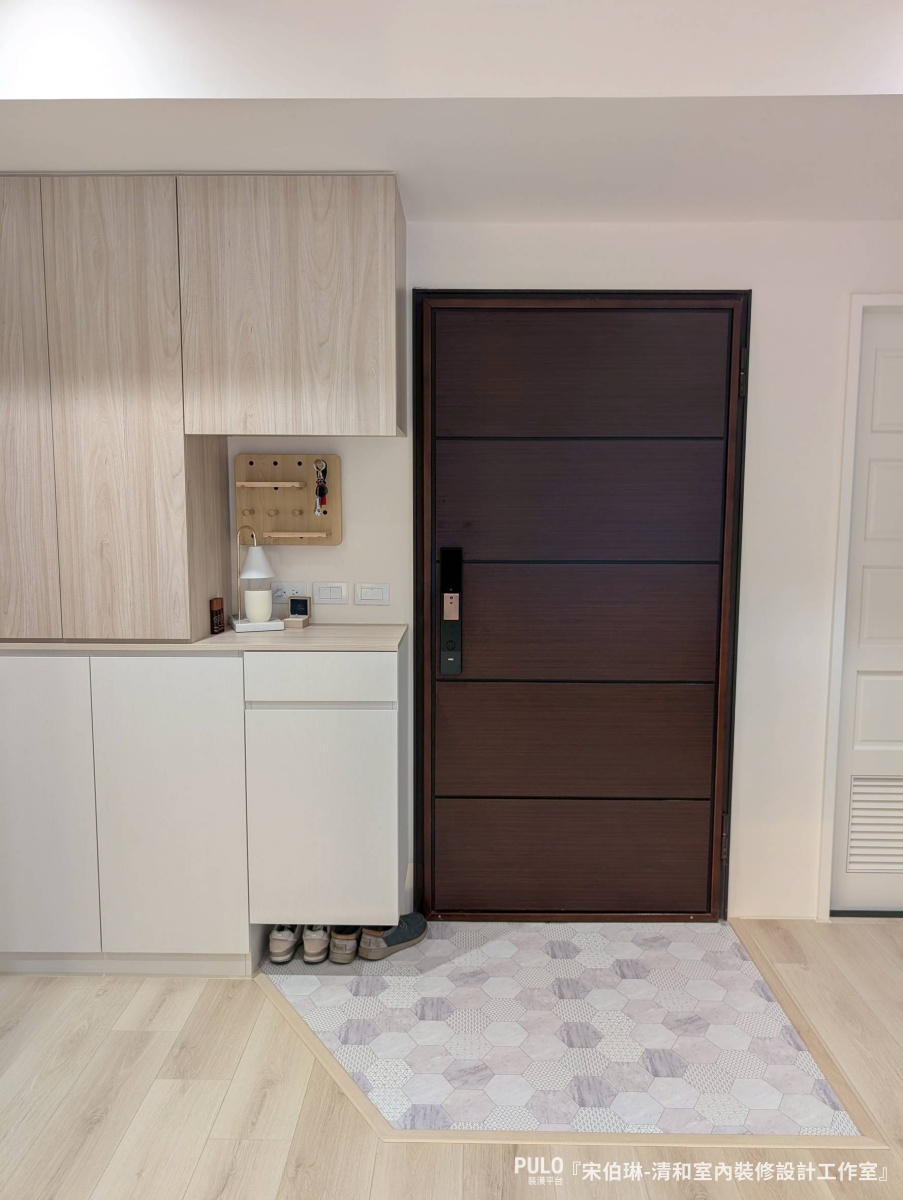 小宅玄關，SPC花磚落塵區-清和室內裝修設計工作室小宅裝潢 - PULO裝潢平台