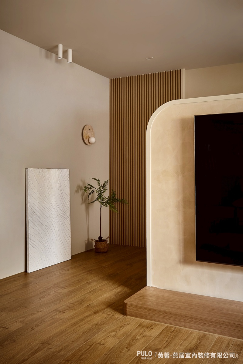 色溫3000K、4000K有什麼差別？嵌燈、吸頂燈缺點是什麼？色溫到燈具款式一次看懂！燕居室內裝修有限公司客廳寂侘風作品- PULO裝潢平台