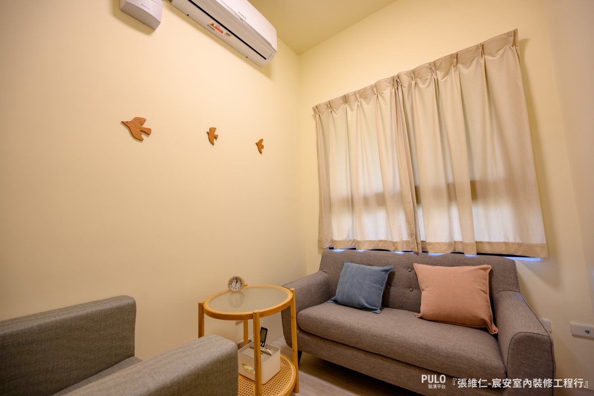 台中店面裝潢案例|開放格局打造兼具隱私與舒適的診所空間 ——心球說心理語言聯合治療所 -宸安室內裝修工程行作品 - PULO裝潢平台 這間位於大樓一、二樓的店面空間,透過裝潢的方式重新整理,轉化為實用的心理語言治療所。 -宸安室內裝修工程行店面裝潢 - PULO裝潢平台