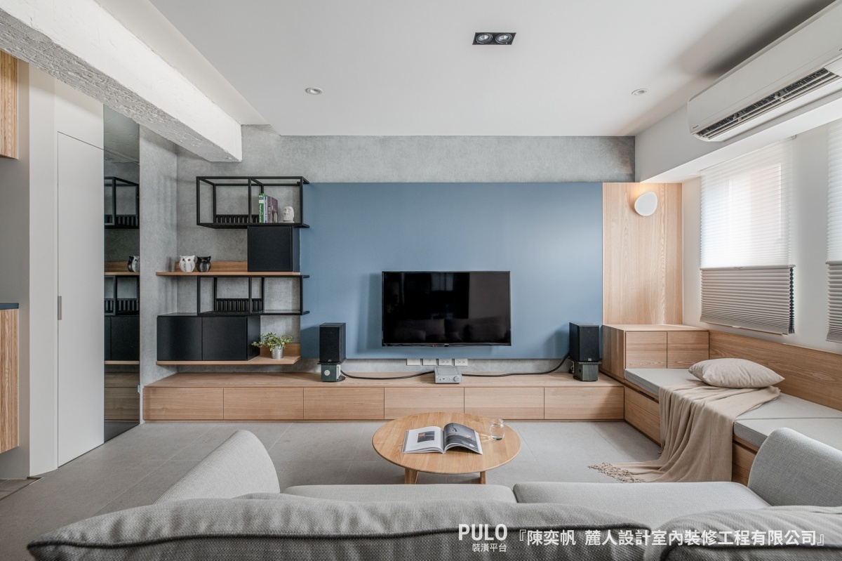 在考慮牆面色號時，建議以空間中擺放的家具、風格做為參考，以能夠相互搭配出的色調來選擇。麓人設計室內裝修工程有限公司作品- PULO裝潢平台
