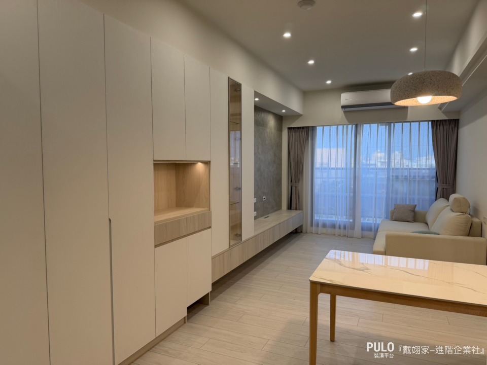 本文讓你清楚了解新成屋裝潢從0開始所需要的相關準備（設計時程＋費用分配＋法律保障），解答PULO新手裝潢三大常見問題！一新室內設計工程有限公司客廳裝潢作品 - PULO裝潢平台