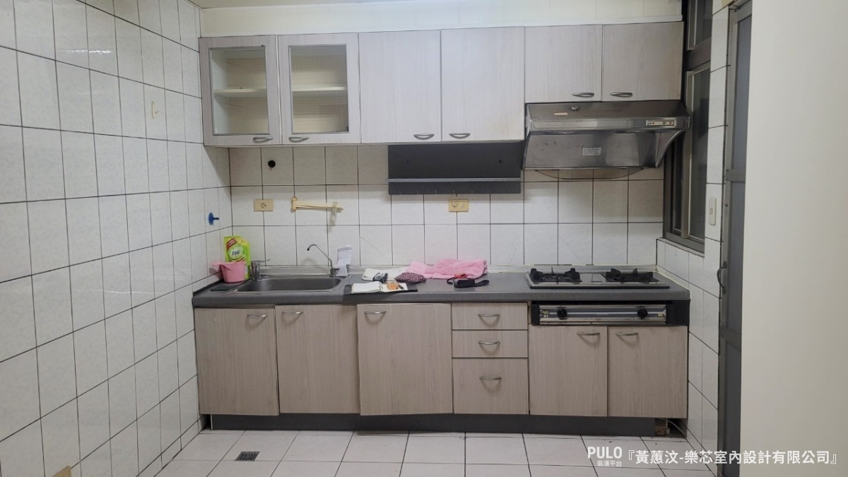 新北中和裝潢|舊屋翻新實例:廚房浴室翻修、全室粉刷 -樂芯室內設計有限公司作品- PULO裝潢平台 這則中和裝潢以舊屋翻新的基礎項目為主,針對老舊的設備與建材進行更換與修繕,讓空間恢復舒適的居住機能。 -樂芯室內設計有限公司作品- PULO裝潢平台