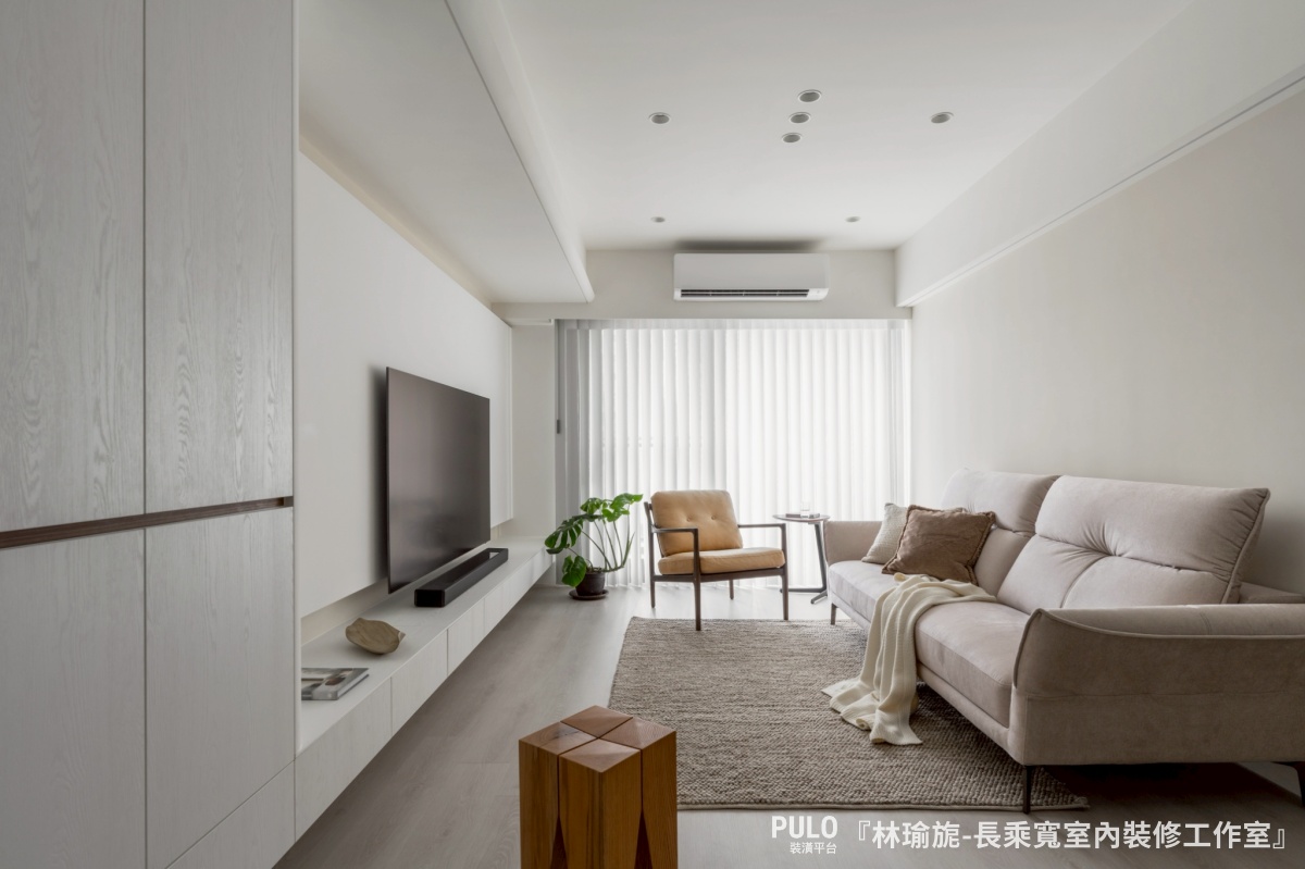 長乘寬室內裝修工作室天花板裝潢 - PULO裝潢平台 平釘天花板每坪大約落在3,000~5,000元之間。長乘寬室內裝修工作室天花板裝潢 - PULO裝潢平台