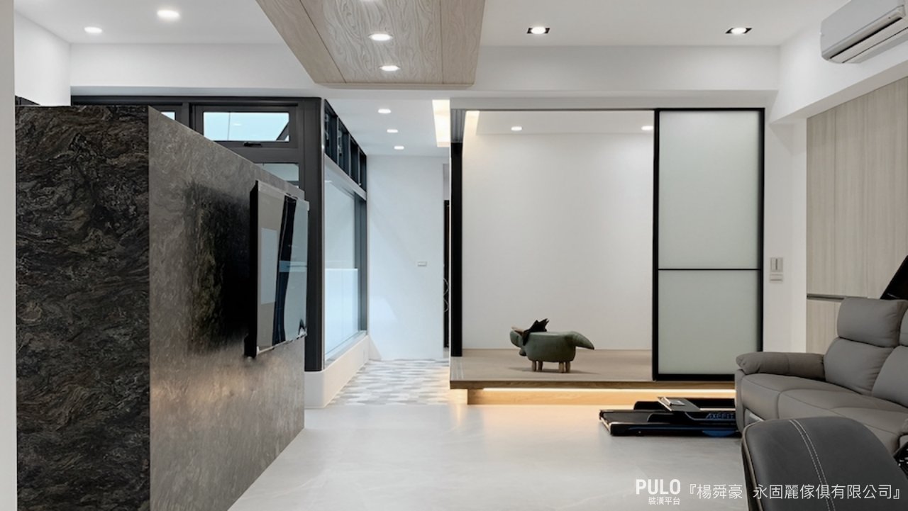 獨立電視牆要注意牆面材質的耐重能力有無足夠的穩健度。永固麗傢俱有限公司作品- PULO裝潢平台