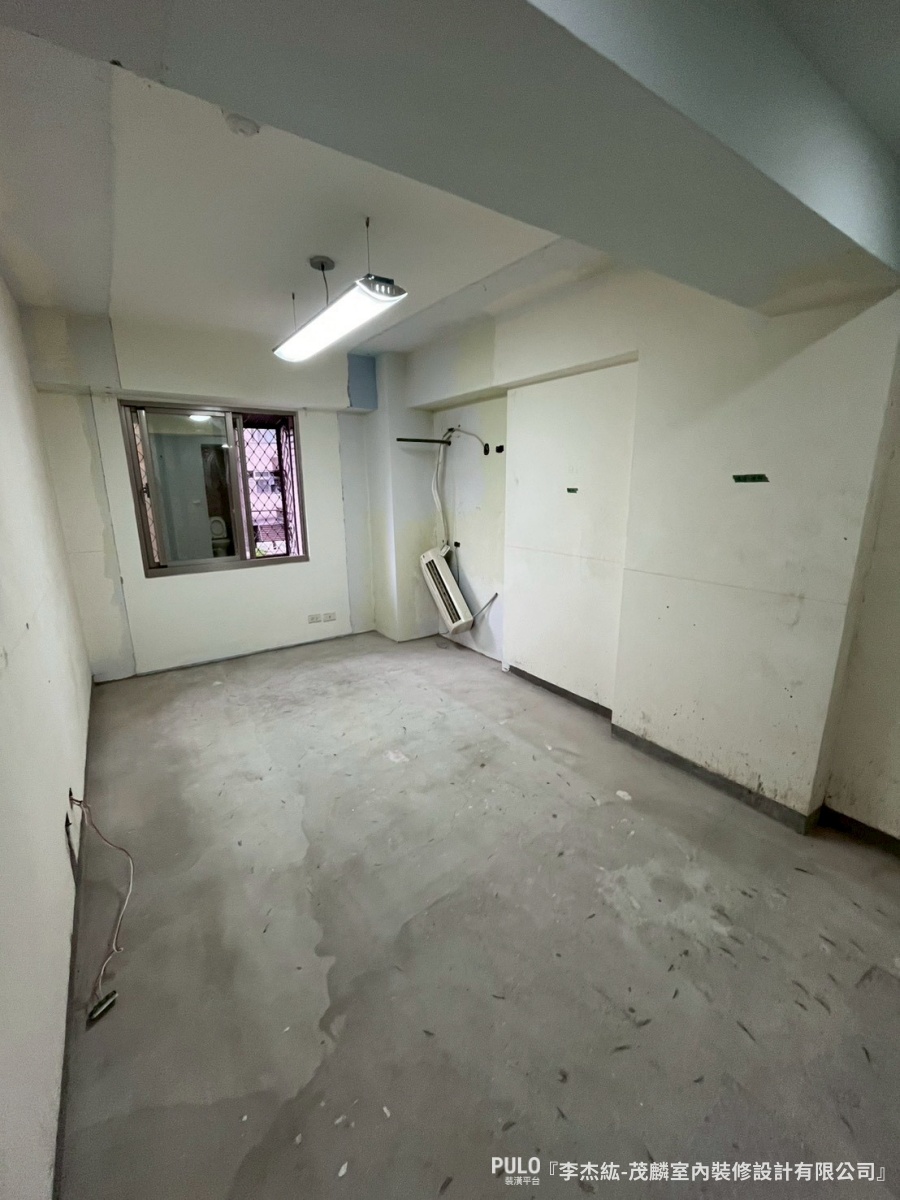 這場台北老屋翻新完工後最明顯的改變，是整間房子的色彩配置。茂麟室內裝修設計有限公司作品 - PULO裝潢平台