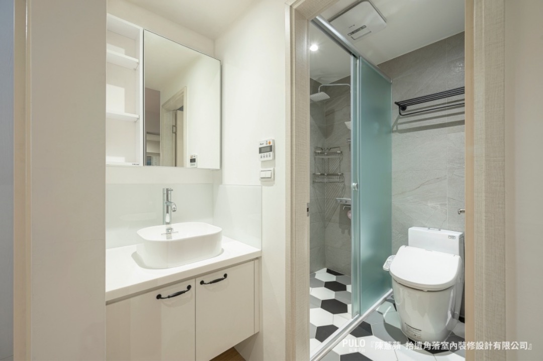 而到底要怎麼將浴室打造成自己喜歡的北歐風格呢？跟著以下北歐風浴室的4大技巧趕緊記下來吧！拾遺角落室內裝修設計有限公司北歐風作品- PULO裝潢平台