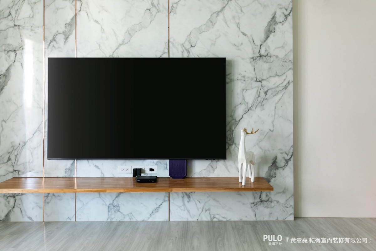 如果沙發較低，電視櫃高度尺寸建議挑選 40-60 公分。耘得室內裝修有限公司電視櫃作品 - PULO裝潢平台