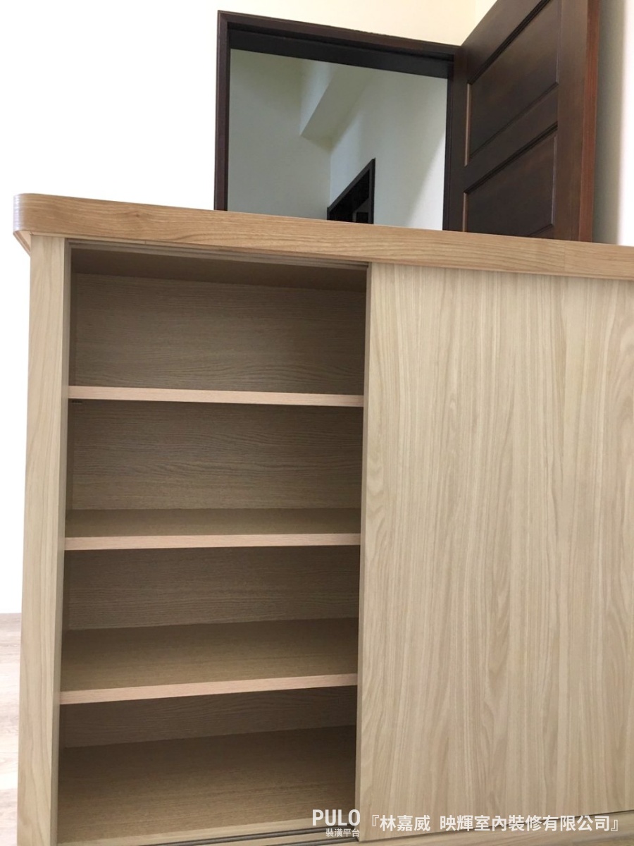 在宜蘭的這座案場中，以木作收納為特色，利用木製櫃體來增添收納效果。映輝室內裝修有限公司作品- PULO裝潢平台