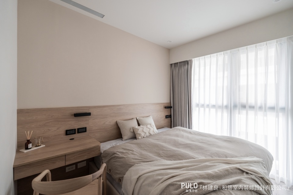 這類木質、無印風的臥室設計可以讓空間變得溫潤和舒適，風格主要以木材或木紋為元素，展現出自然、樸實的氛圍。和築室內裝修設計有限公司房間設計 - PULO裝潢平台