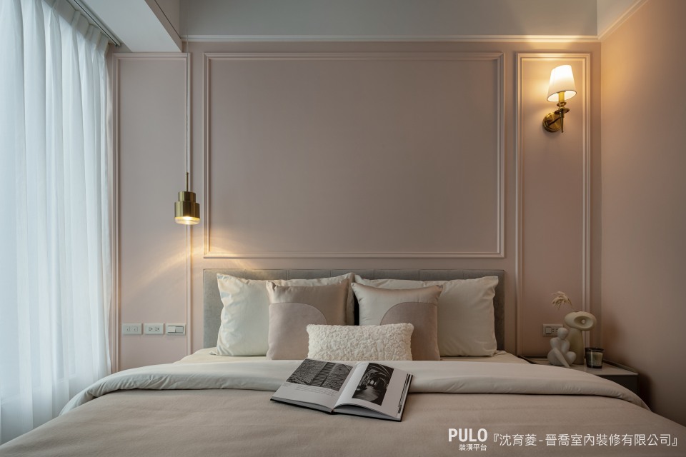 輕奢風的臥室主要運用金屬、大理石等材質，結合了現代設計與高雅的質感。晉喬室內裝修有限公司房間設計 - PULO裝潢平台