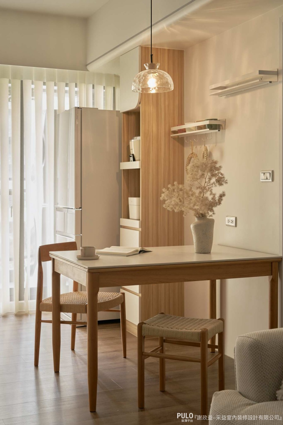 人體工學高度： 中層電器盤的高度建議設在 85 至 110 公分 之間，這是操作最省力的範圍。采益室內裝修設計有限公司電器櫃設計 - PULO裝潢平台