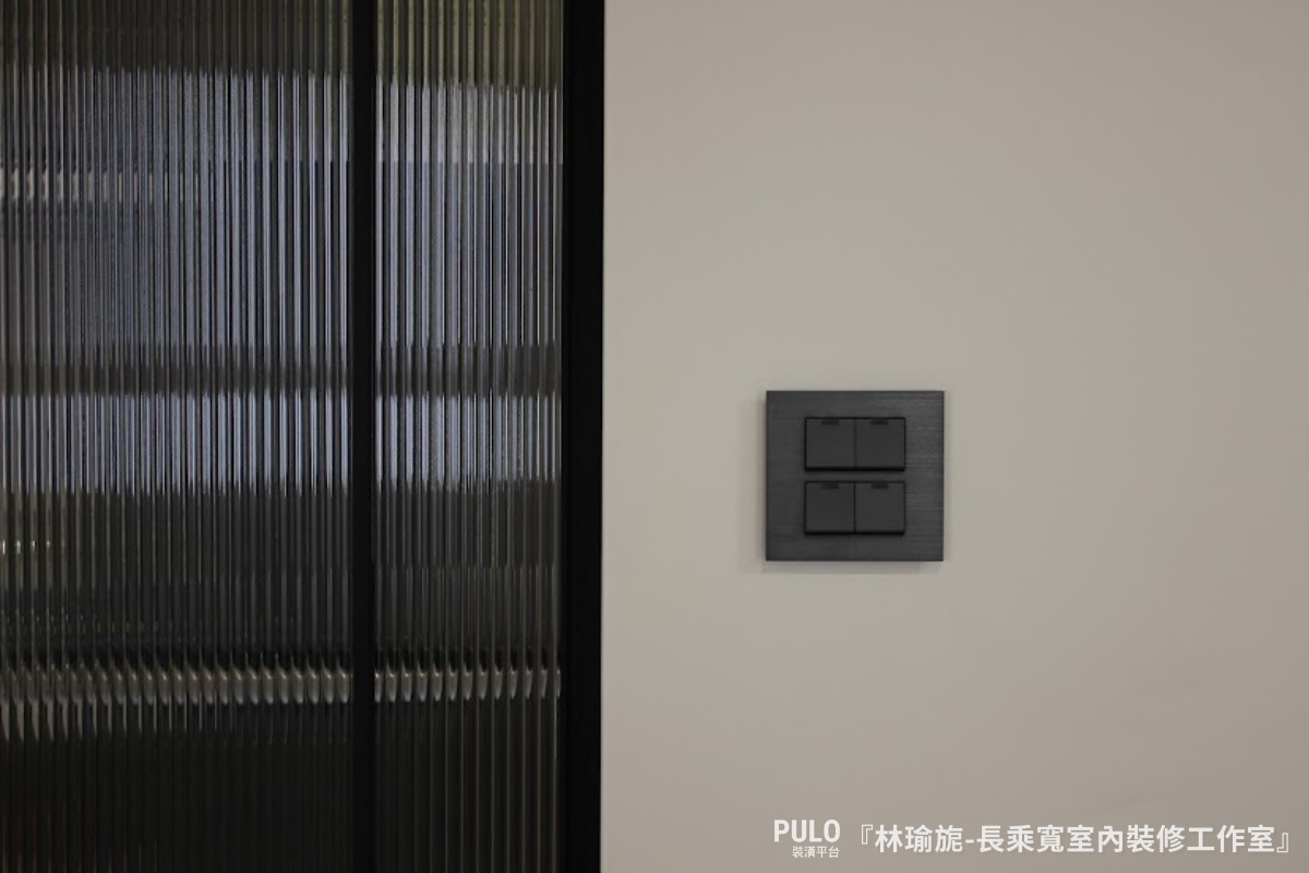 台中室內設計實例|司曼特電視牆,打造小宅的日常質感 - 長乘寬室內裝修工作室作品 - PULO裝潢平台 台中室內設計實例|司曼特電視牆,打造小宅的日常質感 - 長乘寬室內裝修工作室作品 - PULO裝潢平台
