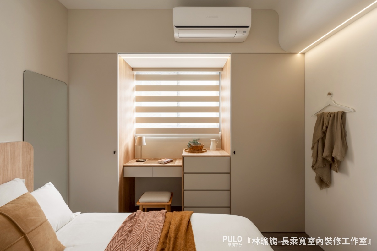 這間22坪新成屋，以奶白色調為主軸，搭配圓弧線條與柔和燈光，營造出明亮溫潤的北歐風居家空間。長乘寬室內裝修工作室台中系統櫃案例 - PULO裝潢平台