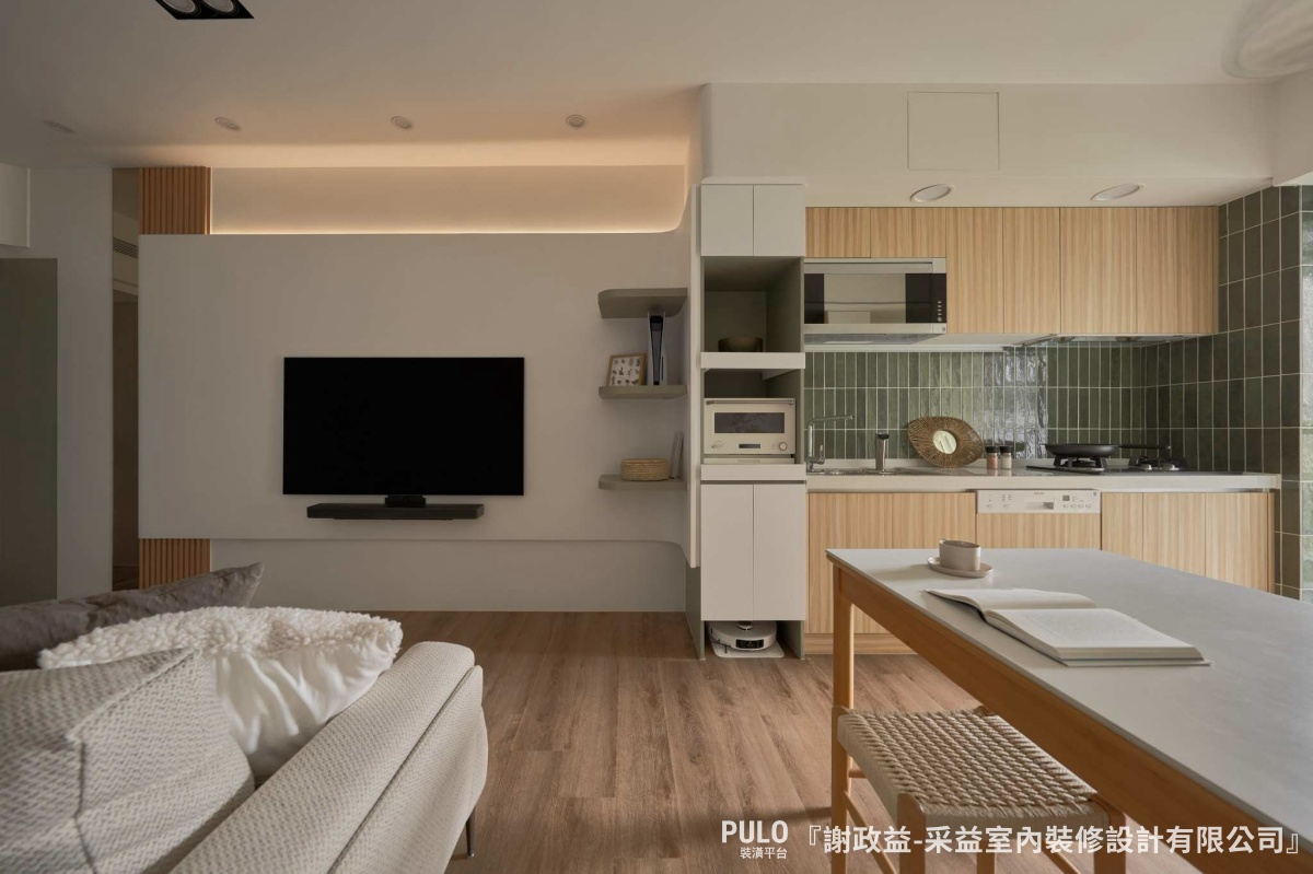 采益室內裝修設計有限公司小坪數電視牆設計 - PULO裝潢平台 小坪數的客廳最怕亂,電視牆如果能兼具收納功能,整體整齊度的差異也會非常大。采益室內裝修設計有限公司小坪數電視牆設計 - PULO裝潢平台
