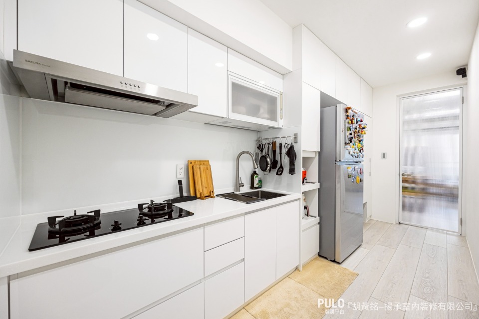 一字型廚房全攻略：從動線尺寸到電器收納，打造高效率的下廚空間-揚承室內裝修有限公司一字型廚房設計 - PULO裝潢平台
