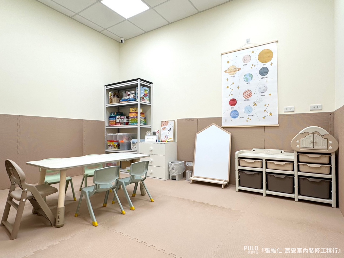 台中店面裝潢案例|開放格局打造兼具隱私與舒適的診所空間 ——心球說心理語言聯合治療所 -宸安室內裝修工程行作品 - PULO裝潢平台 這間位於大樓一、二樓的店面空間,透過裝潢的方式重新整理,轉化為實用的心理語言治療所。 -宸安室內裝修工程行店面裝潢 - PULO裝潢平台