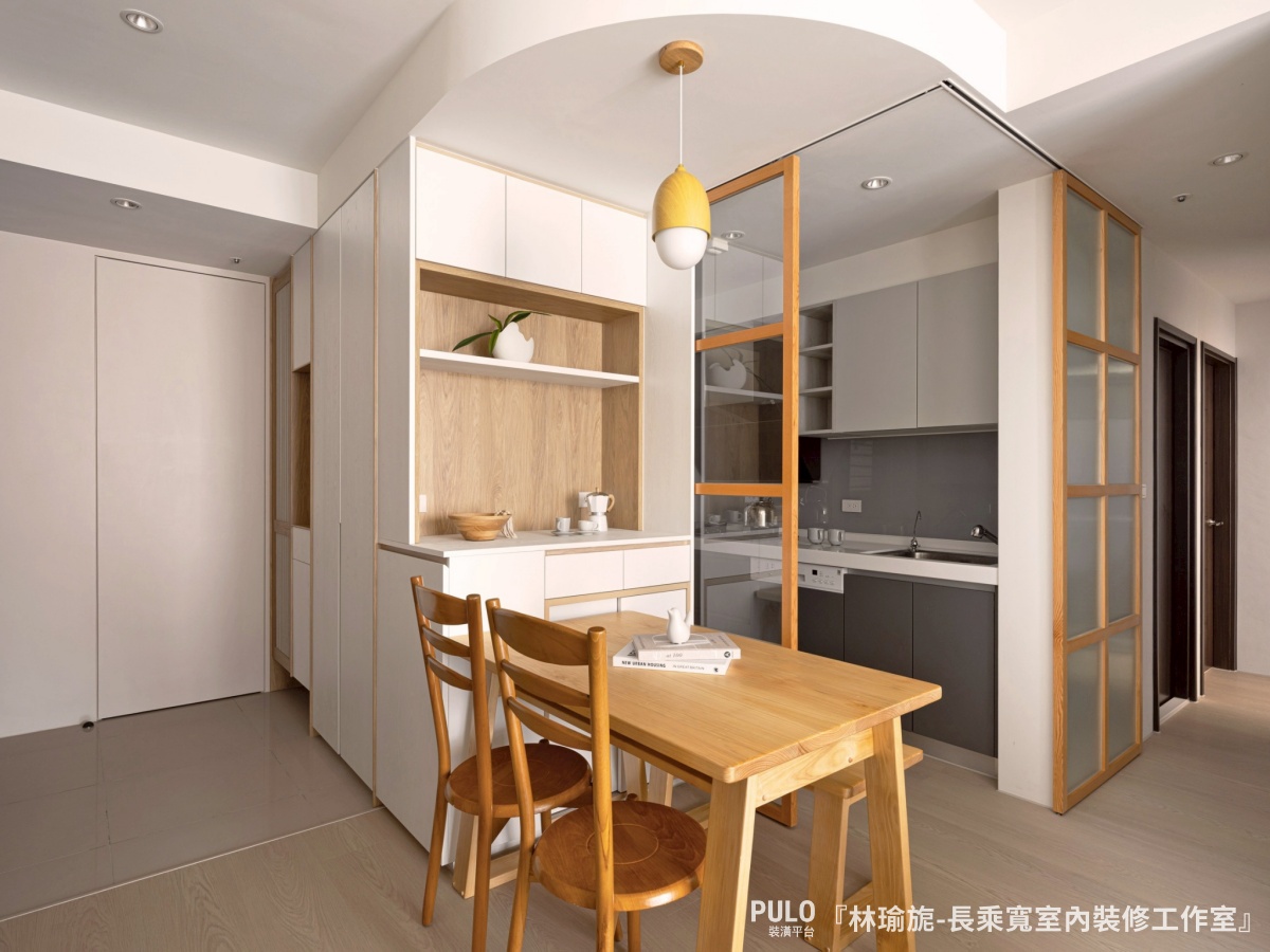 小坪數客廳餐廳合一怎麼設計？5大動線、隔間、收納技巧，小宅不再擁擠！ 長乘寬室內裝修工作室作品- PULO裝潢平台