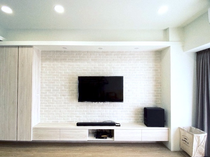 要搭配上淺色木質家具或地板，就能幫客廳帶來更多的暖度及層次感喔！- PULO裝潢平台