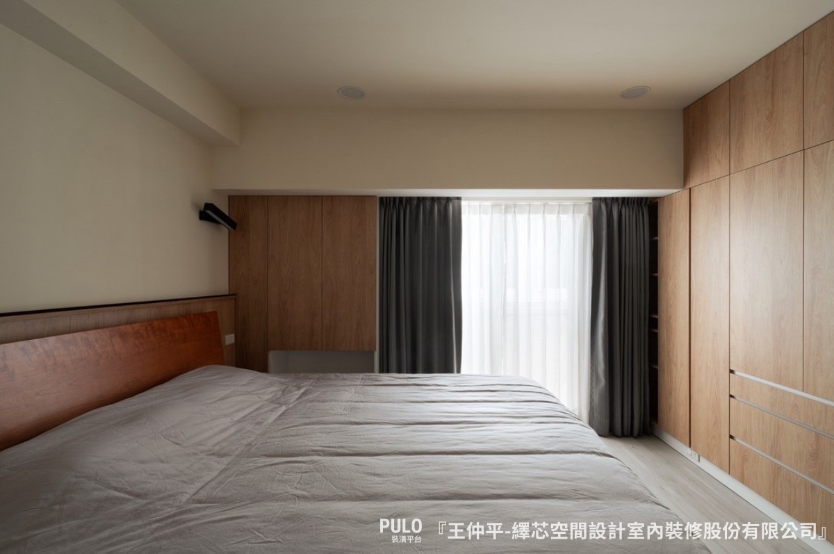 若房間本身有對外窗，自然光是最好的加分。繹芯空間設計室內裝修股份有限公司小房間設計- PULO裝潢平台