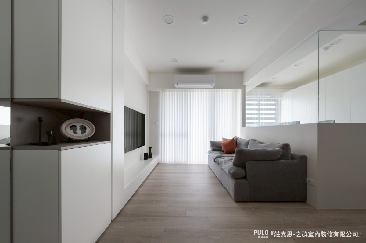 色溫3000K、4000K有什麼差別？嵌燈、吸頂燈缺點是什麼？色溫到燈具款式一次看懂！由之群室內裝修有限公司客廳作品- PULO裝潢平台