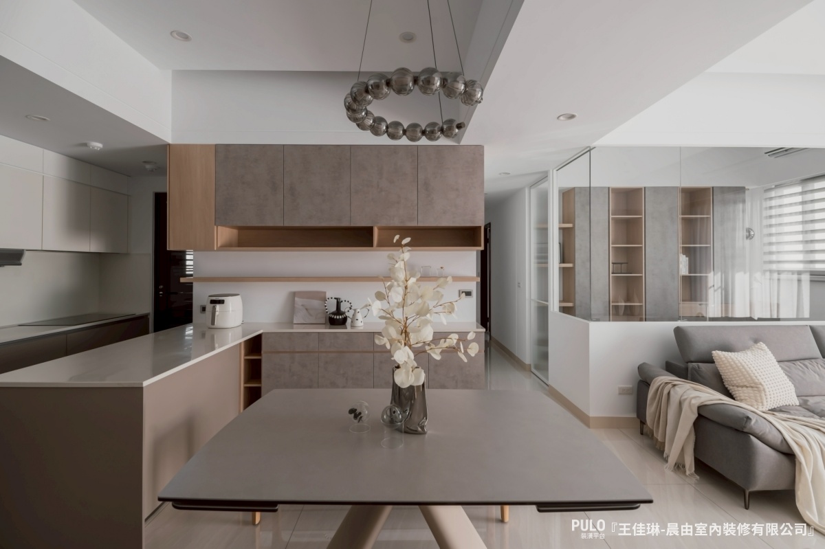 晨由室內裝修有限公司台南室內設計作品 - PULO裝潢平台 30坪台南室內設計開箱:霧白奶油風與玻璃書房,打造貓咪也愛的透光極簡宅 - 晨由室內裝修有限公司作品 - PULO裝潢平台