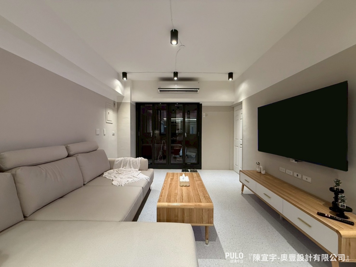 新竹竹北室內設計開箱,24坪中古屋翻修簡約風三房宅。奧豐設計有限公司作品 - PULO裝潢平台 屋主在找竹北室內設計時,希望找到一位能遇到懂得抓預算、也擅長空間規劃的設計師,讓家裡變成簡單、清爽又實用的生活空間。奧豐設計有限公司作品 - PULO裝潢平台
