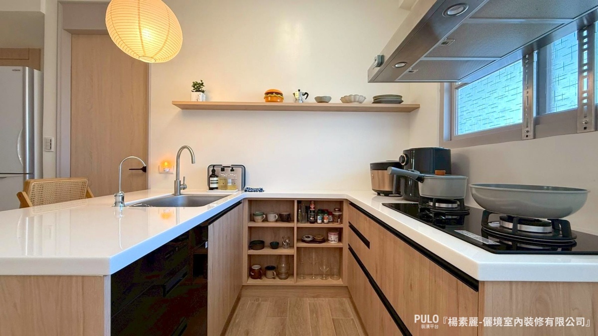 無印風裝潢根據目前的行情參考：20 坪左右中古屋： 含水電、泥作等基礎工程，預算落在 150 萬至 250 萬之間較為常見。儷境室內裝修有限公司無印風裝潢 - PULO裝潢平台
