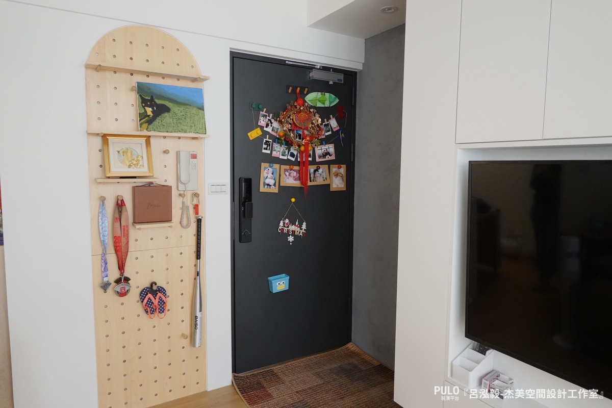 客廳洞洞板- 杰美空間設計工作室台北老屋翻新作品 - PULO裝潢平台